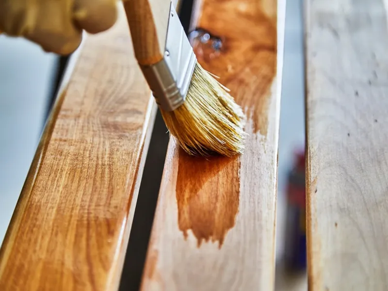 رنگ کاری چوب برای ساخت آلاچیق چوبی