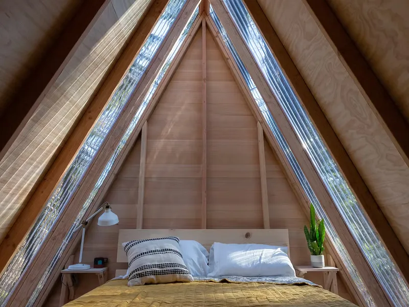 اتاق خواب کلبه سوئیسی